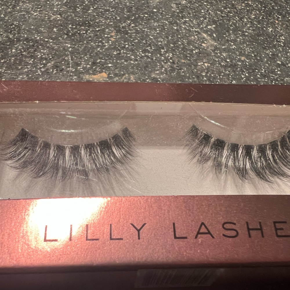 Eye lashes - Picture 2 of 4